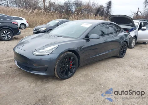 2018 Tesla Model 3 Long Range/Mid Range z USA, uszkodzony, nr VIN 5YJ3E1EA6JF048255